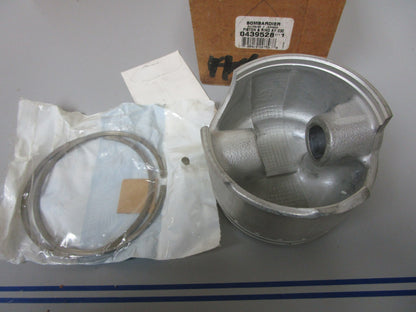 *NEW OEM* 0720 OMC Evinrude 0.030 O.S. STBD Piston & Ring Assembly 439528