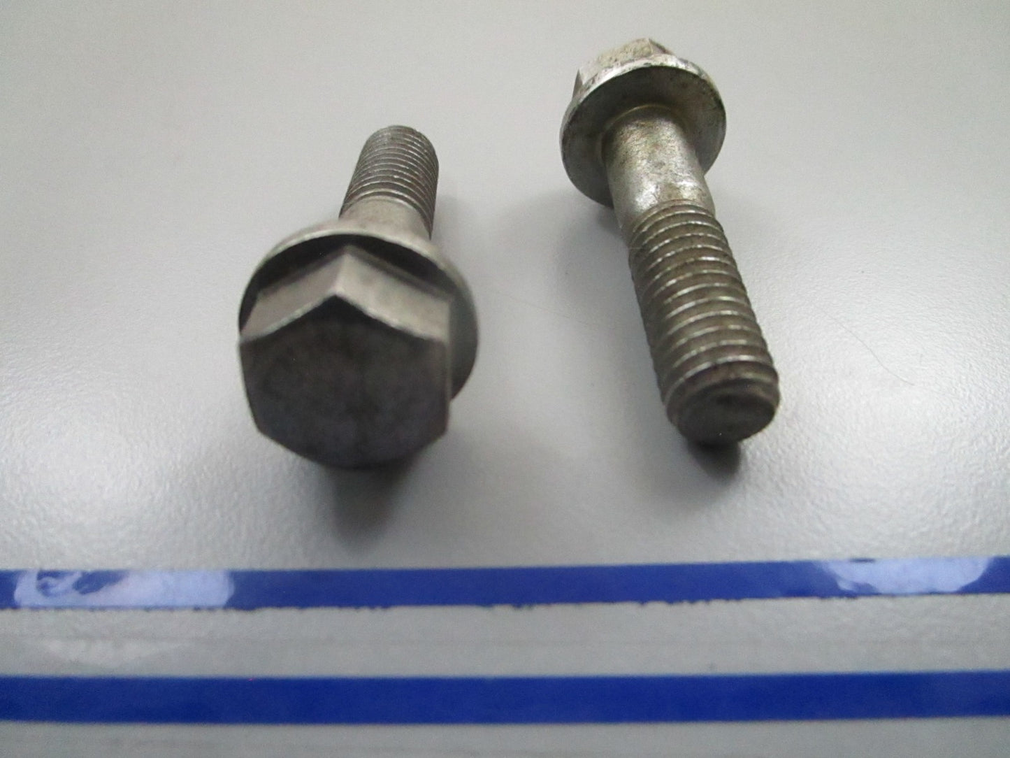 *NEW OEM* (LOT OF 2) 0810 OMC Johnson Evinrude Screw 308843 0308843