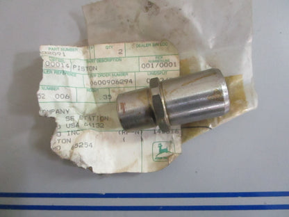 *NEW OEM* 0820 John Deere Piston R32091