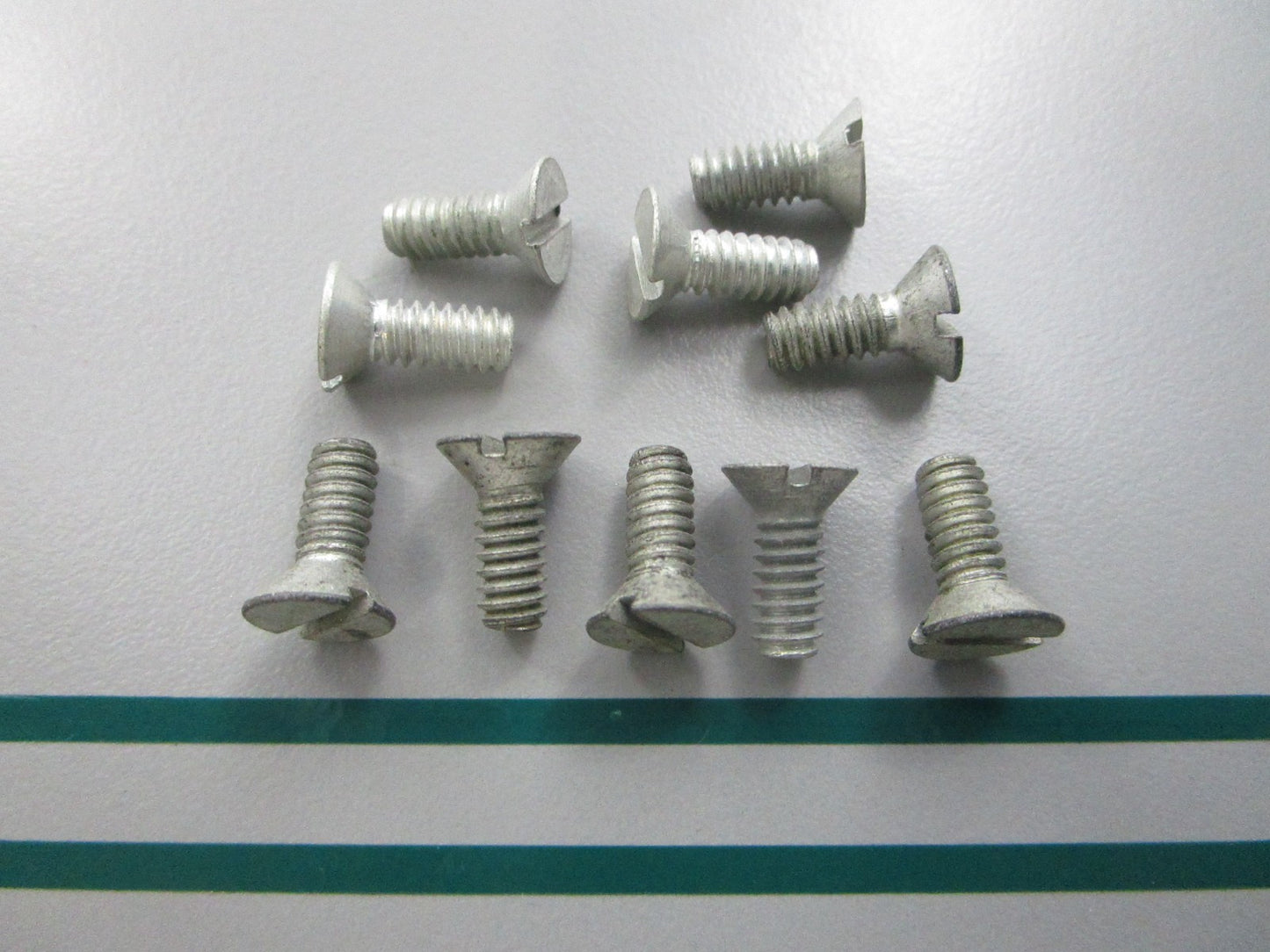 NEW OEM (LOT OF 10) 302104 0302104 OMC Johnson Evinrude Screw 0810