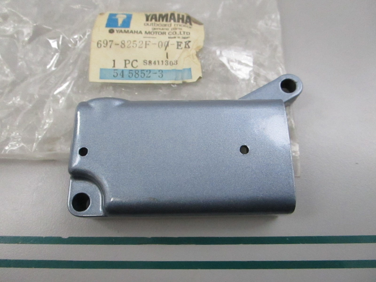 NEW OEM 697-8252F-00-EK Yamaha Main Switch Cover 0810