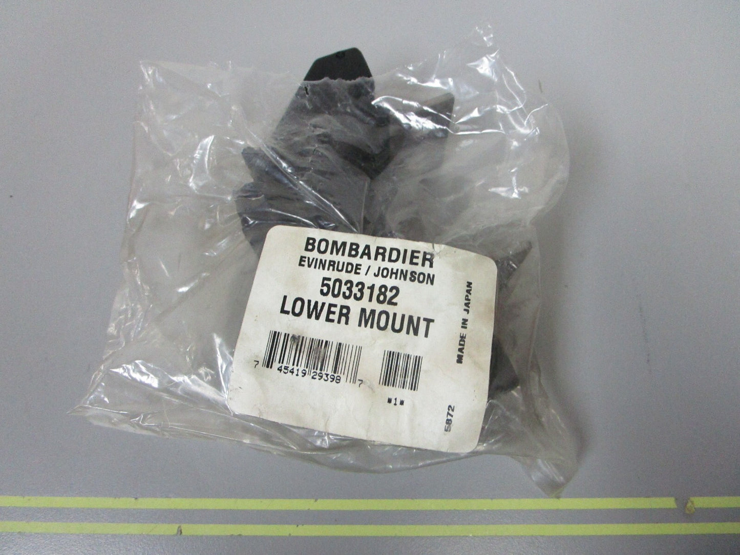 *NEW OEM* 0720 OMC Johnson Evinrude Lower Mount 5033182