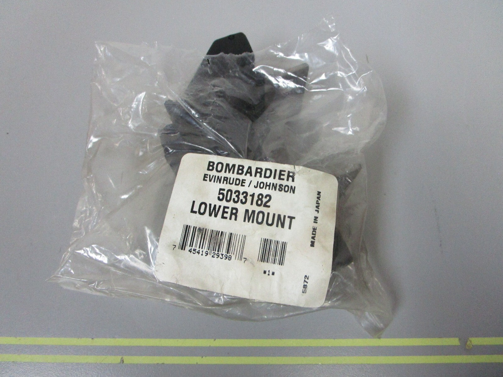 *NEW OEM* 0720 OMC Johnson Evinrude Lower Mount 5033182