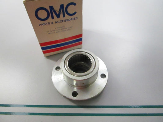 NEW OEM 383119 0383119 OMC Johnson Evinrude Bearing Housing & Seal Ay 0810