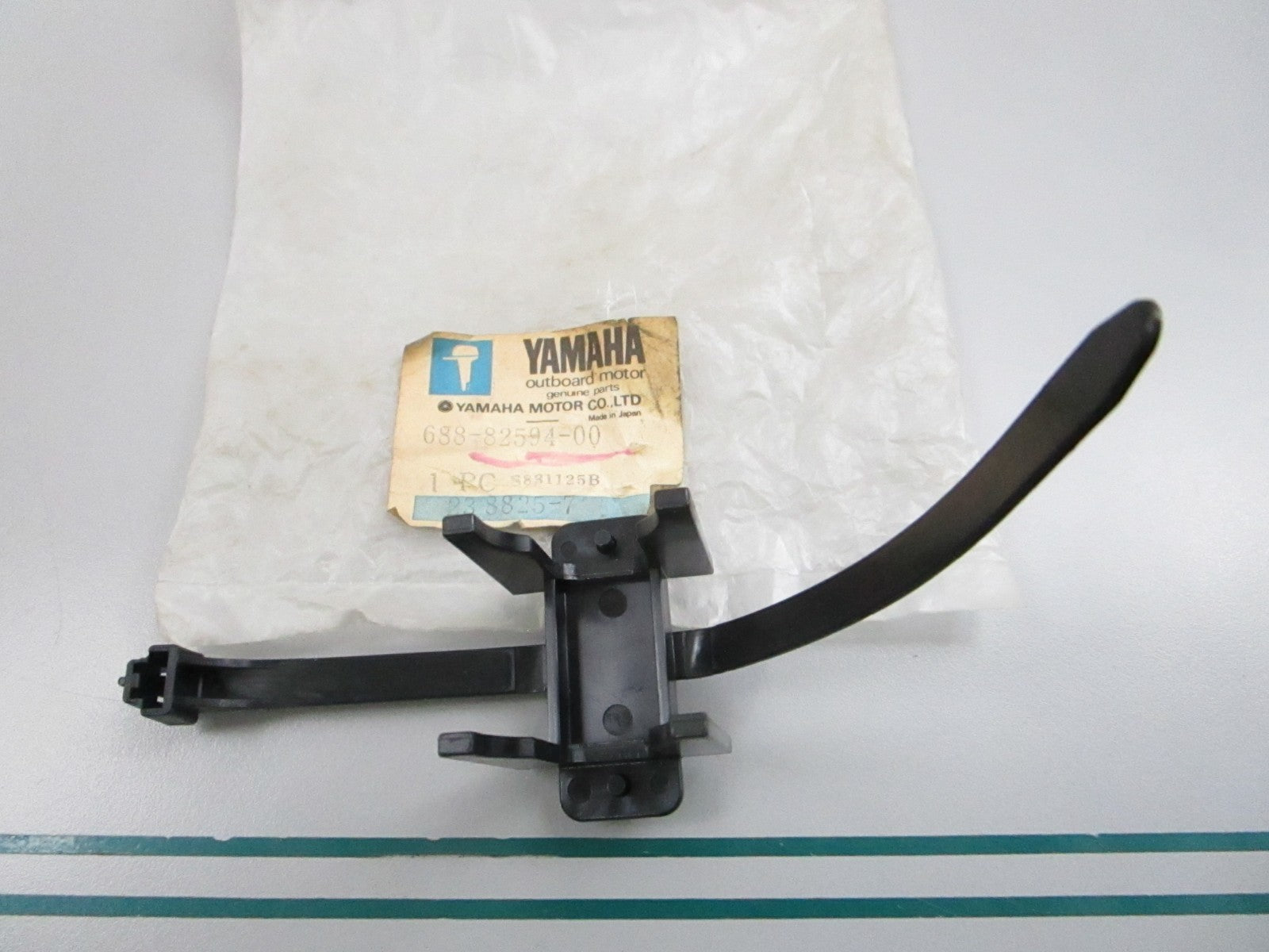 NEW OEM 688-82594-00-00 Yamaha Electrical Clamp 0810