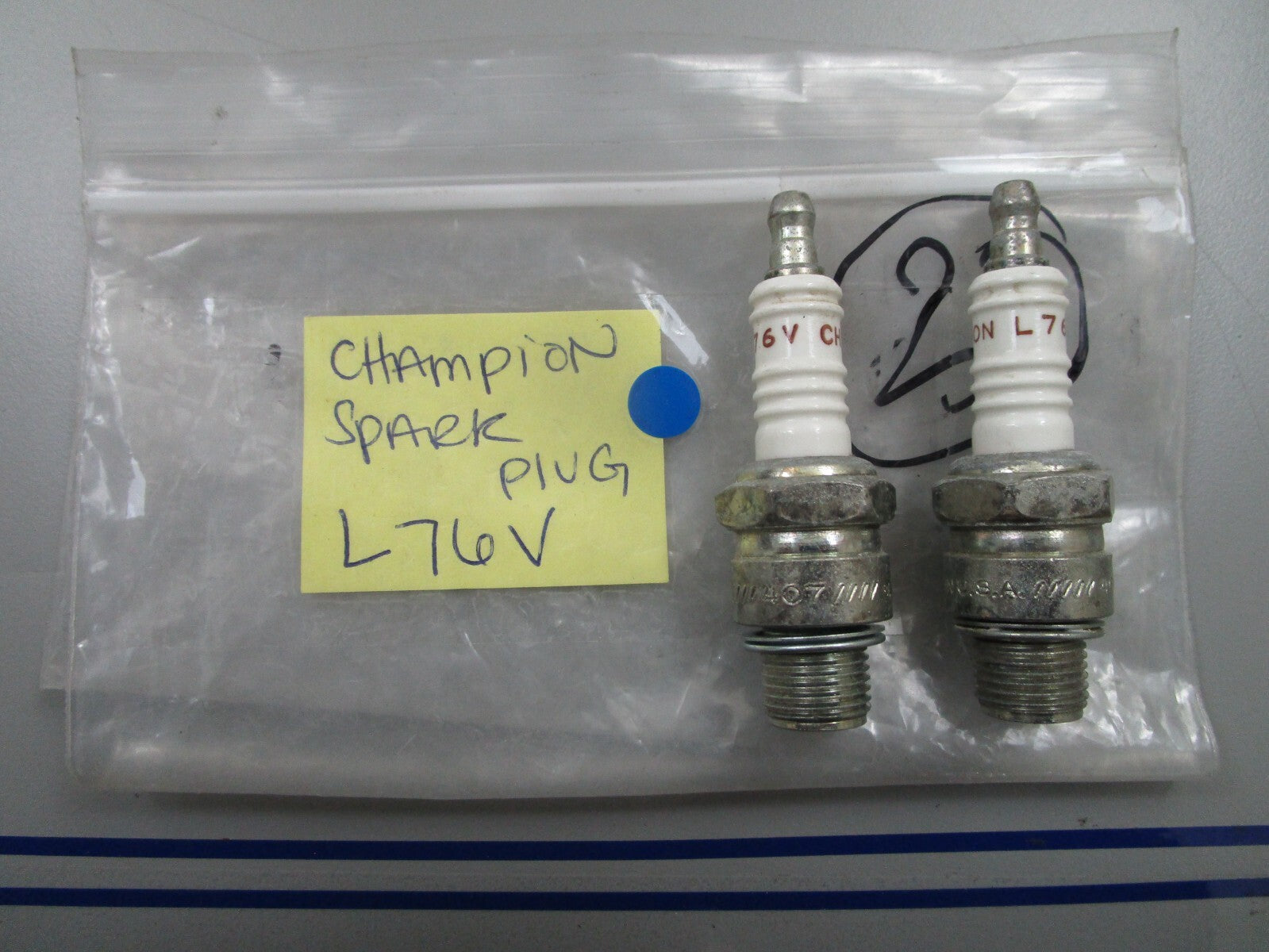 *NEW* (LOT OF 2) 0810 Champion Spark Plug L76V