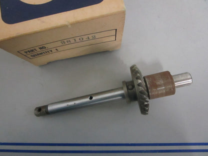 NEW OEM 381042 0381042 OMC Johnson Evinrude Propeller Shaft 0820
