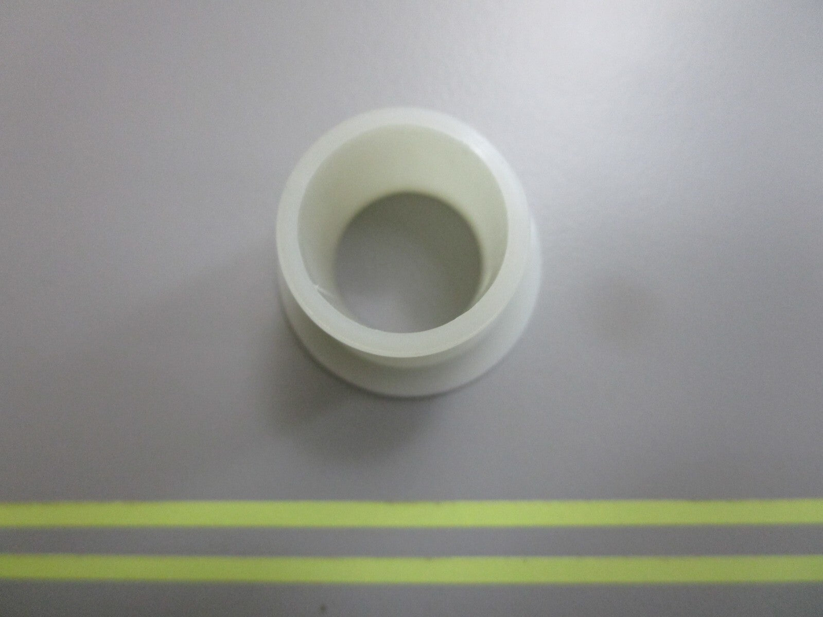 *NEW OEM* 0810 Volvo Penta Bushing 853223