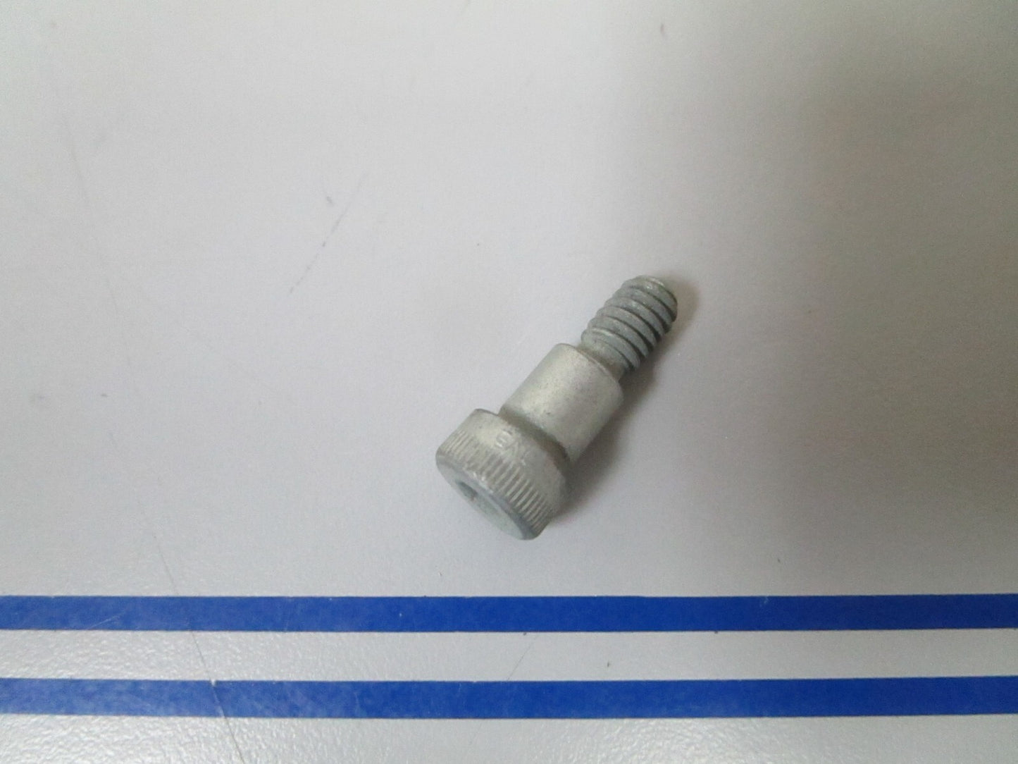 *NEW OEM* 0810 Mercury Quicksilver Screw 10-F2424