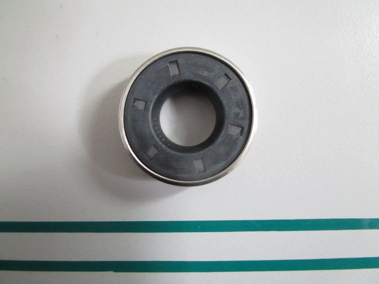 NEW OEM 324632 0324632 OMC Johnson Evinrude Prop Shaft Seal 0820
