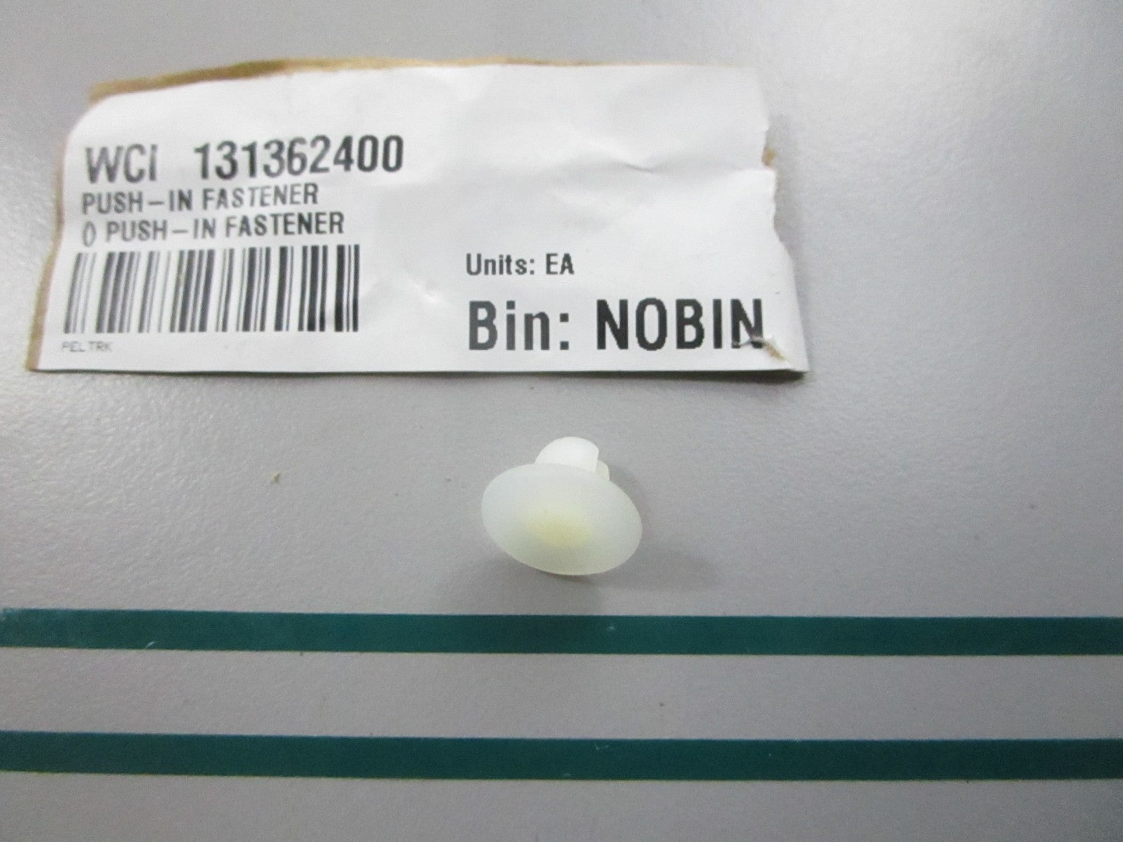 NEW OEM 131362400 Frigidaire Fastener 0810