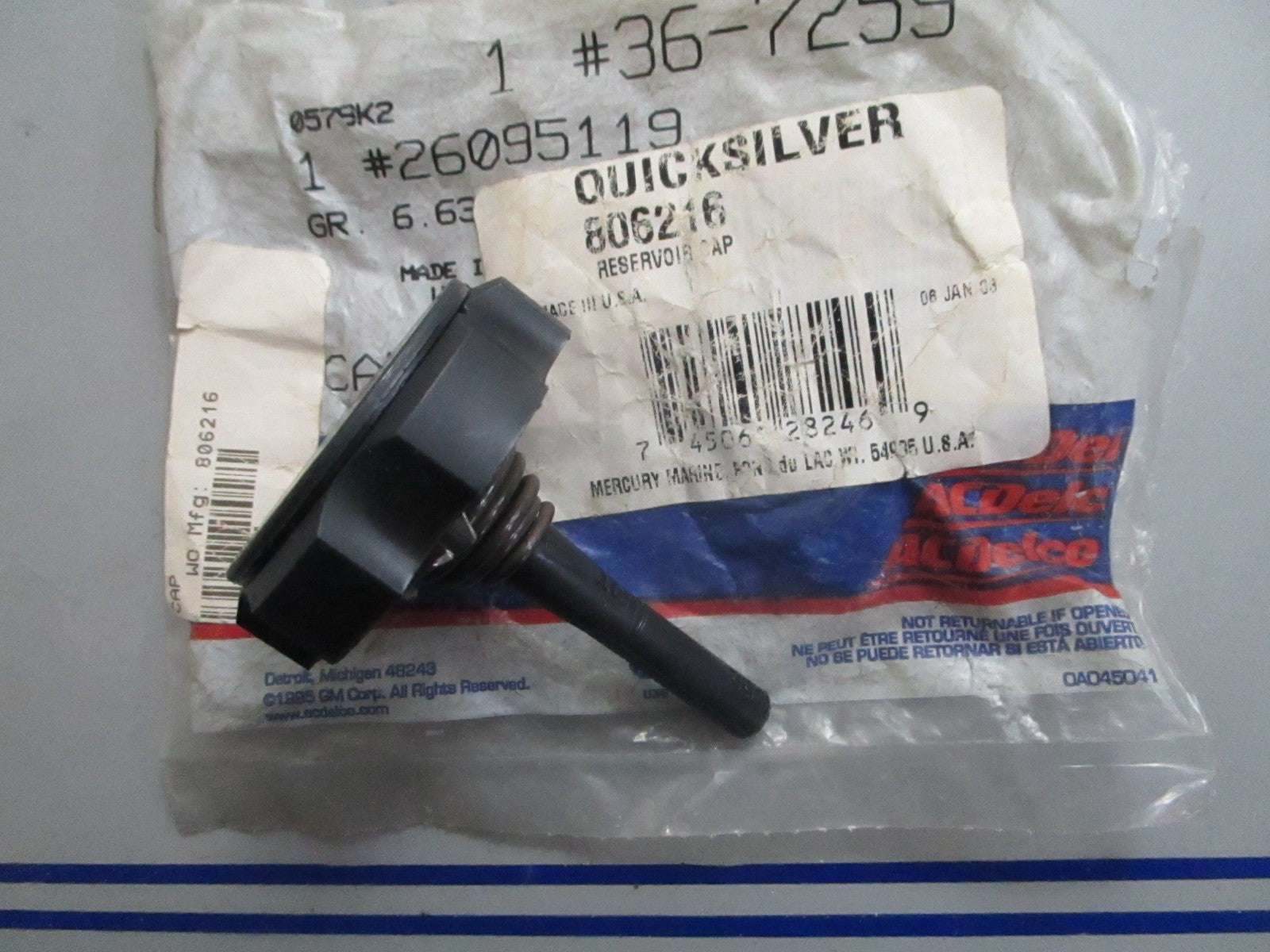 *NEW OEM* 0820 Mercury Quicksilver Oil Reservoir Cap 806216