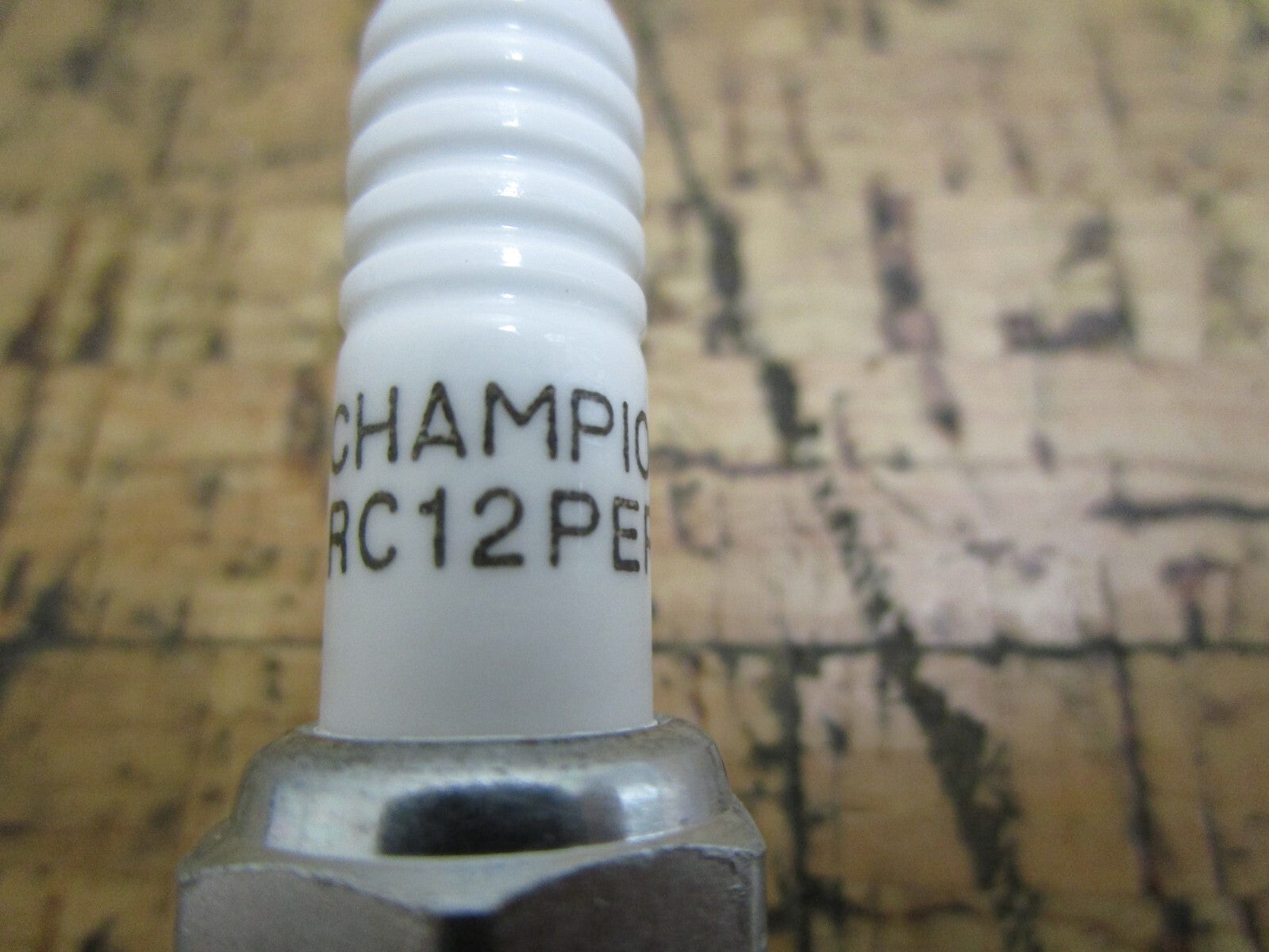 *NEW* (LOT OF 4) 0810 Champion Spark Plug 974 RC12PEPB