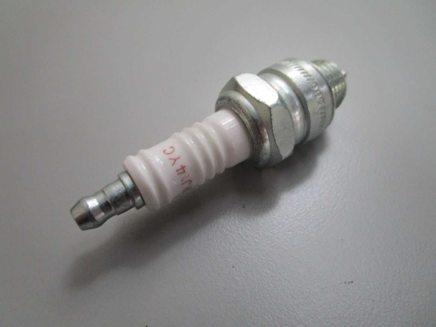*NEW*  0810 Champion Spark Plug RJ14VC