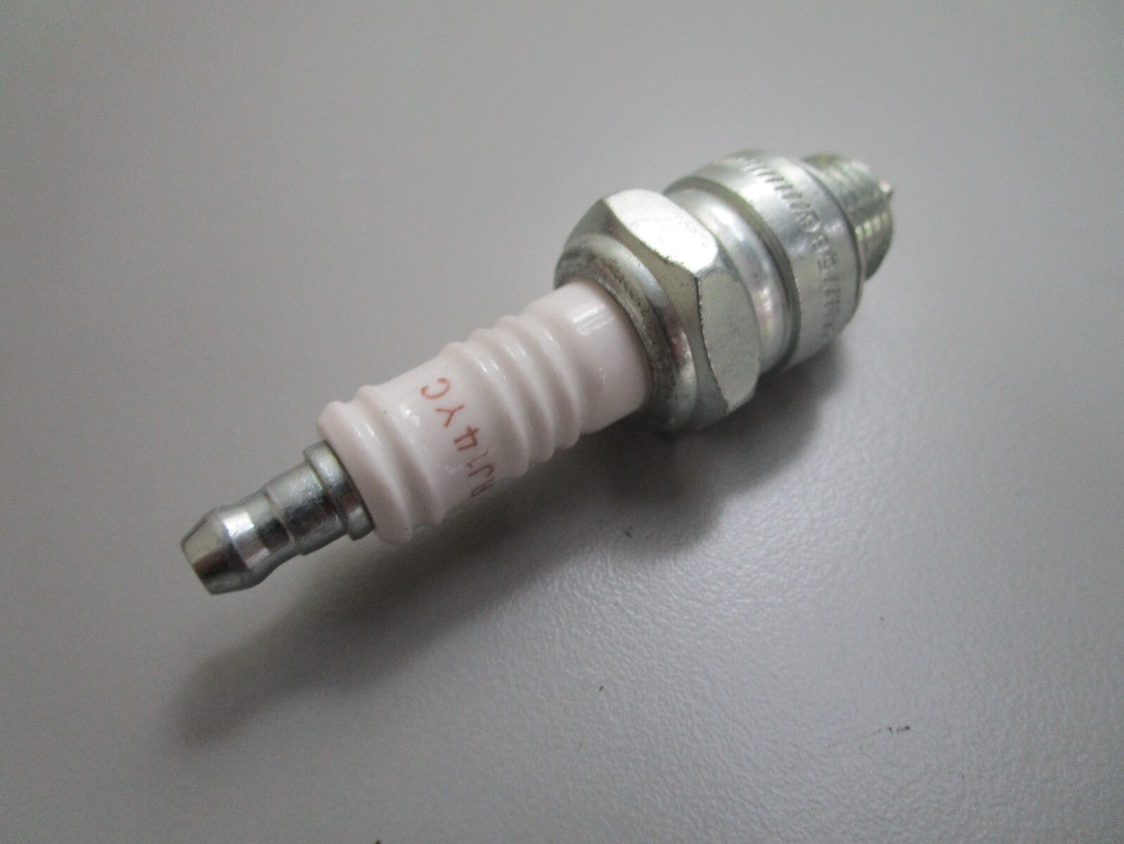*NEW*  0810 Champion Spark Plug RJ14VC