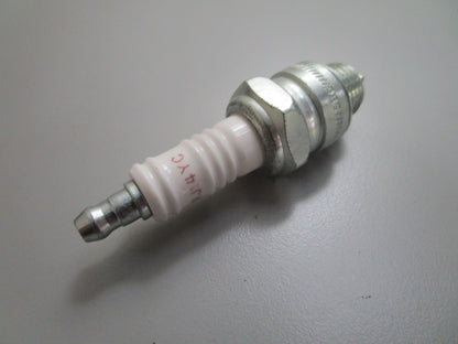 *NEW*  0810 Champion Spark Plug RJ14VC