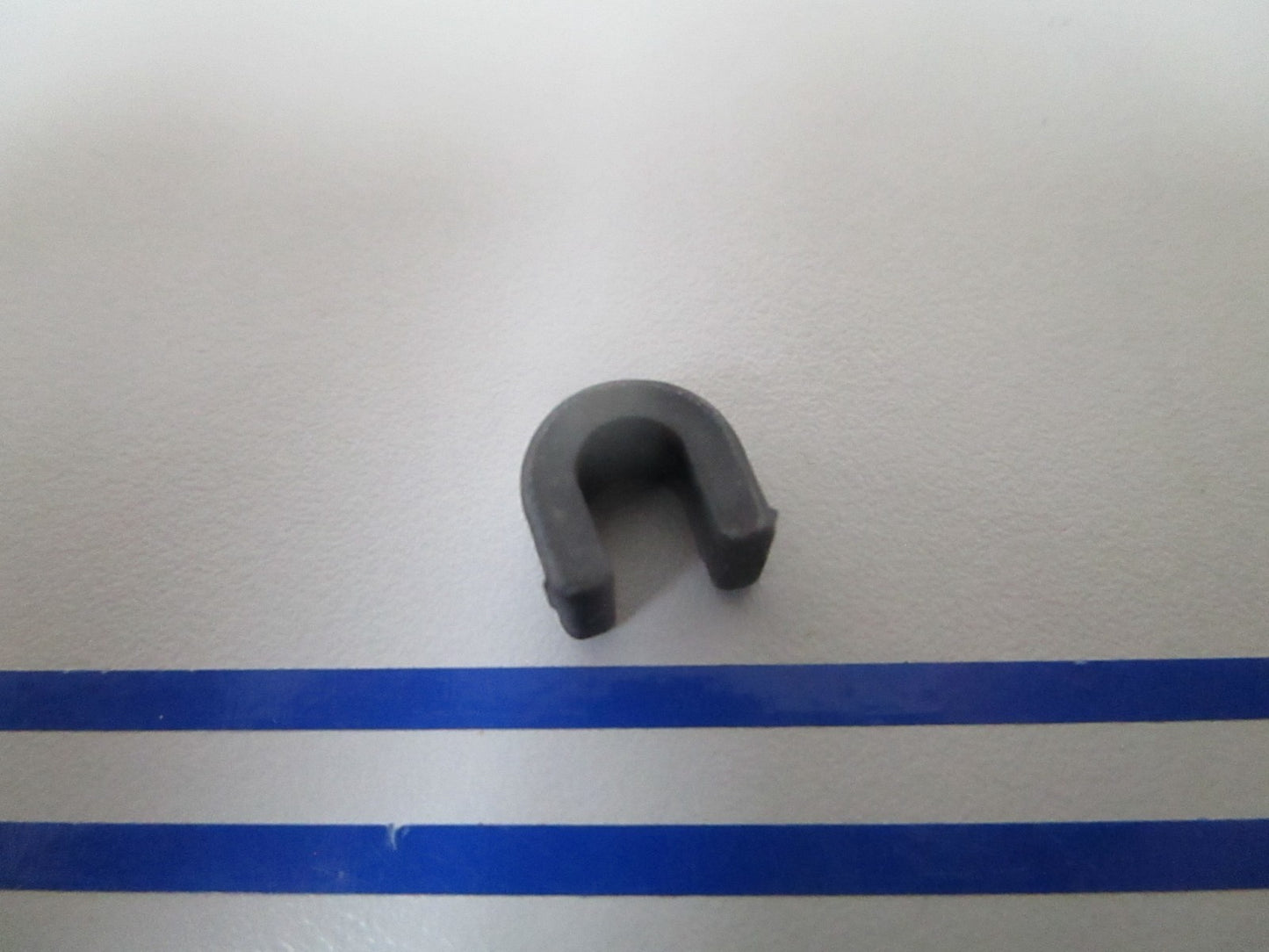 NEW OEM 324604 0324604 OMC Johnson Evinrude Retainer 0810