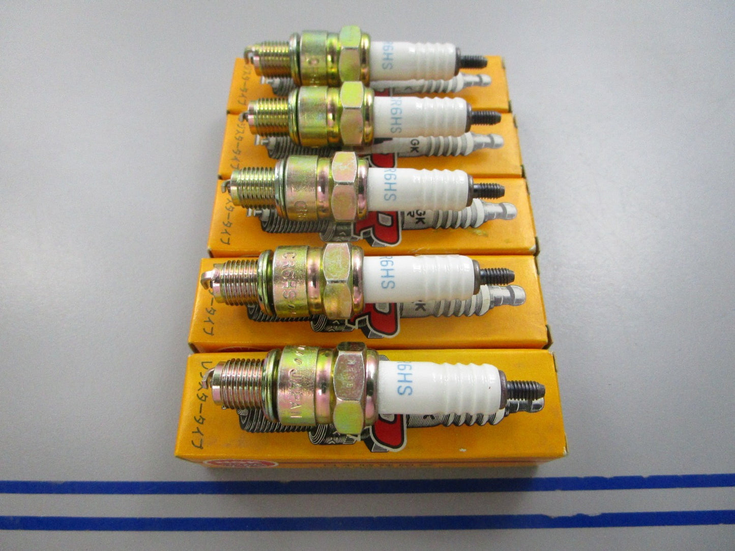 NEW (LOT OF 5) CR6HS NGK Spark Plug 0810