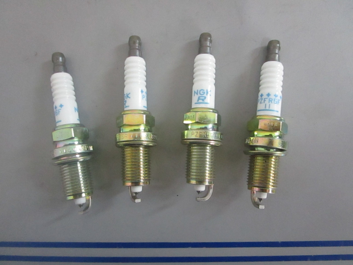 *NEW OEM* (LOT OF 4) 0820 NGK Spark Plug PZFR5F-11
