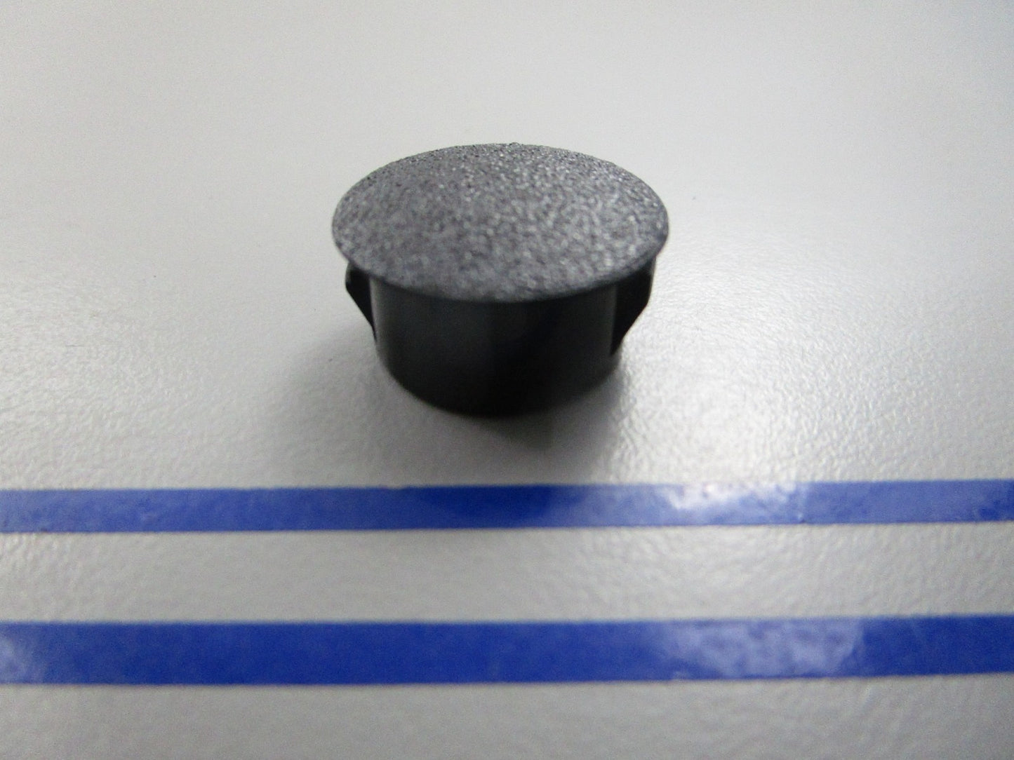 NEW OEM 336347 0336347 OMC Johnson Evinrude Plug 0810