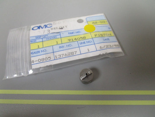 *NEW OEM* 0810 OMC Johnson Evinrude Piston 914058 0914058