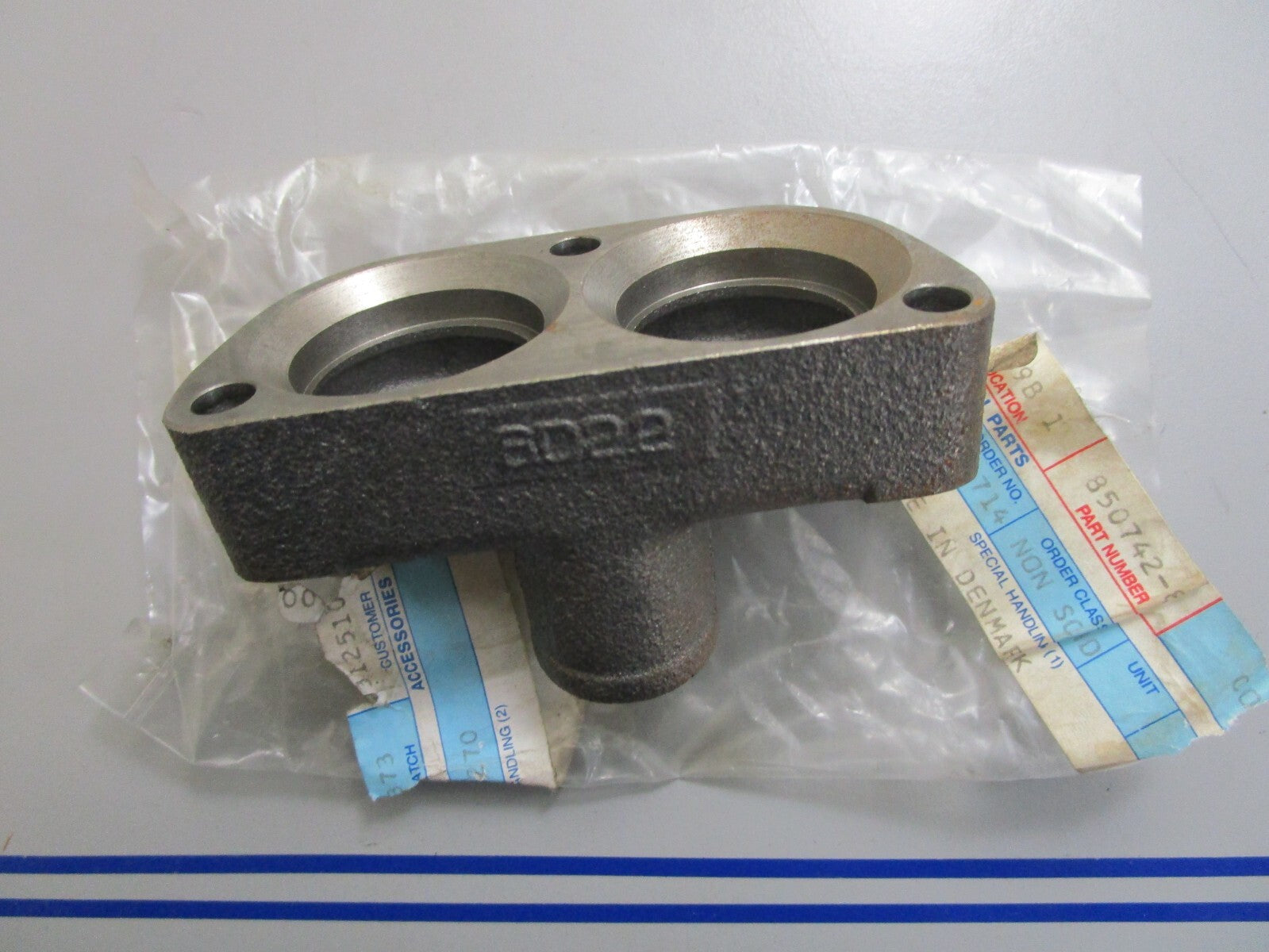 *NEW OEM* 0820 Volvo Penta End Cover 850742