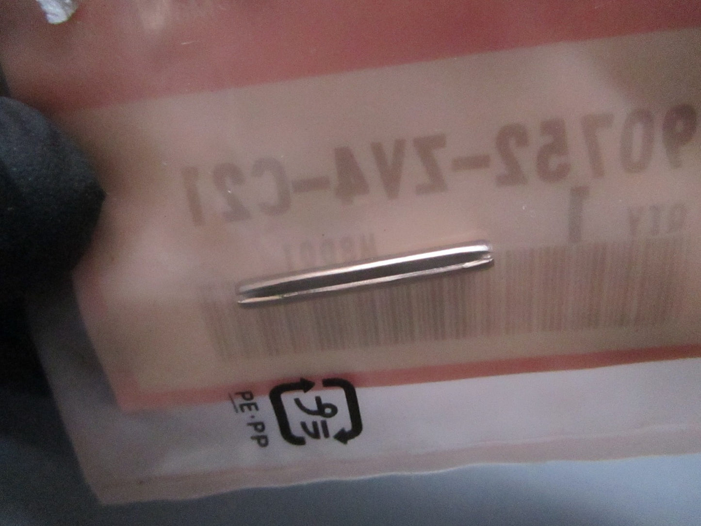 *NEW OEM* 0810 Honda Spring Pin 90752-ZV4-C21