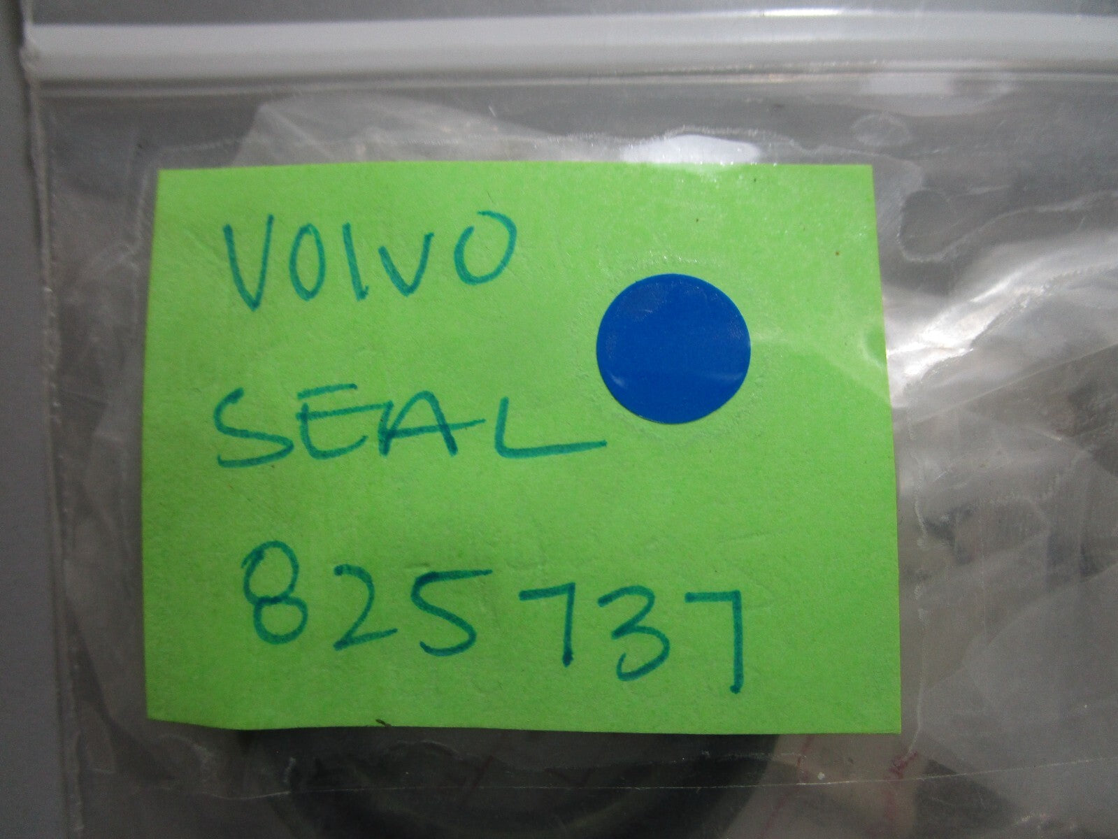 *NEW OEM* 0810 Volvo Penta Seal 825737