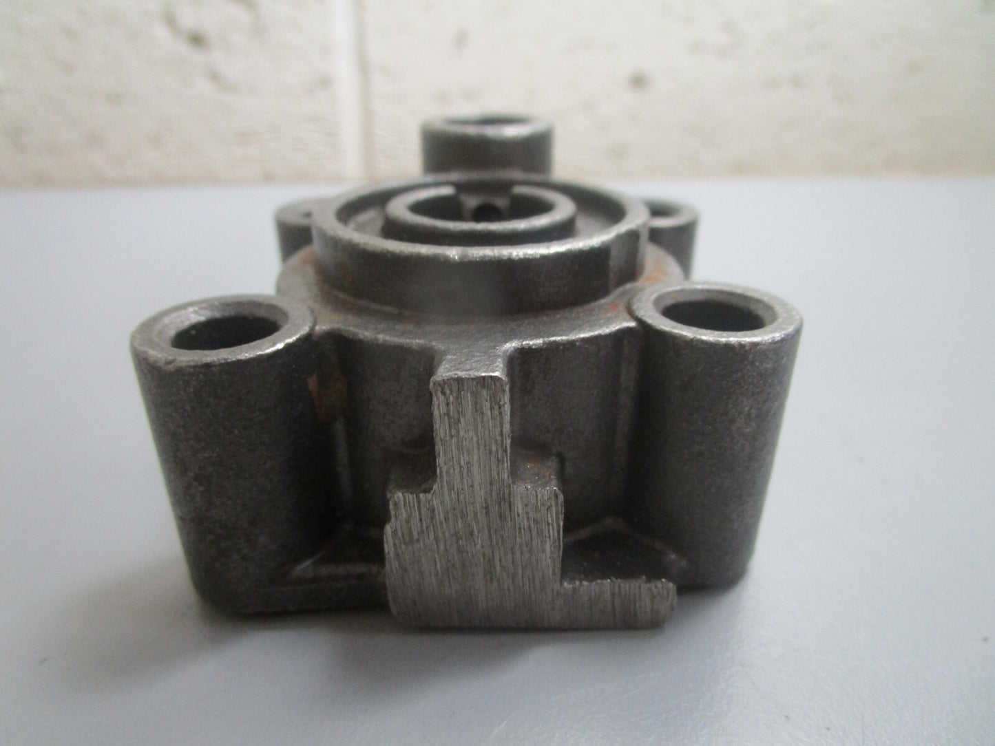 *NEW OEM* 0820 OMC Johnson Evinrude Water Pump Housing 5033107 05033107