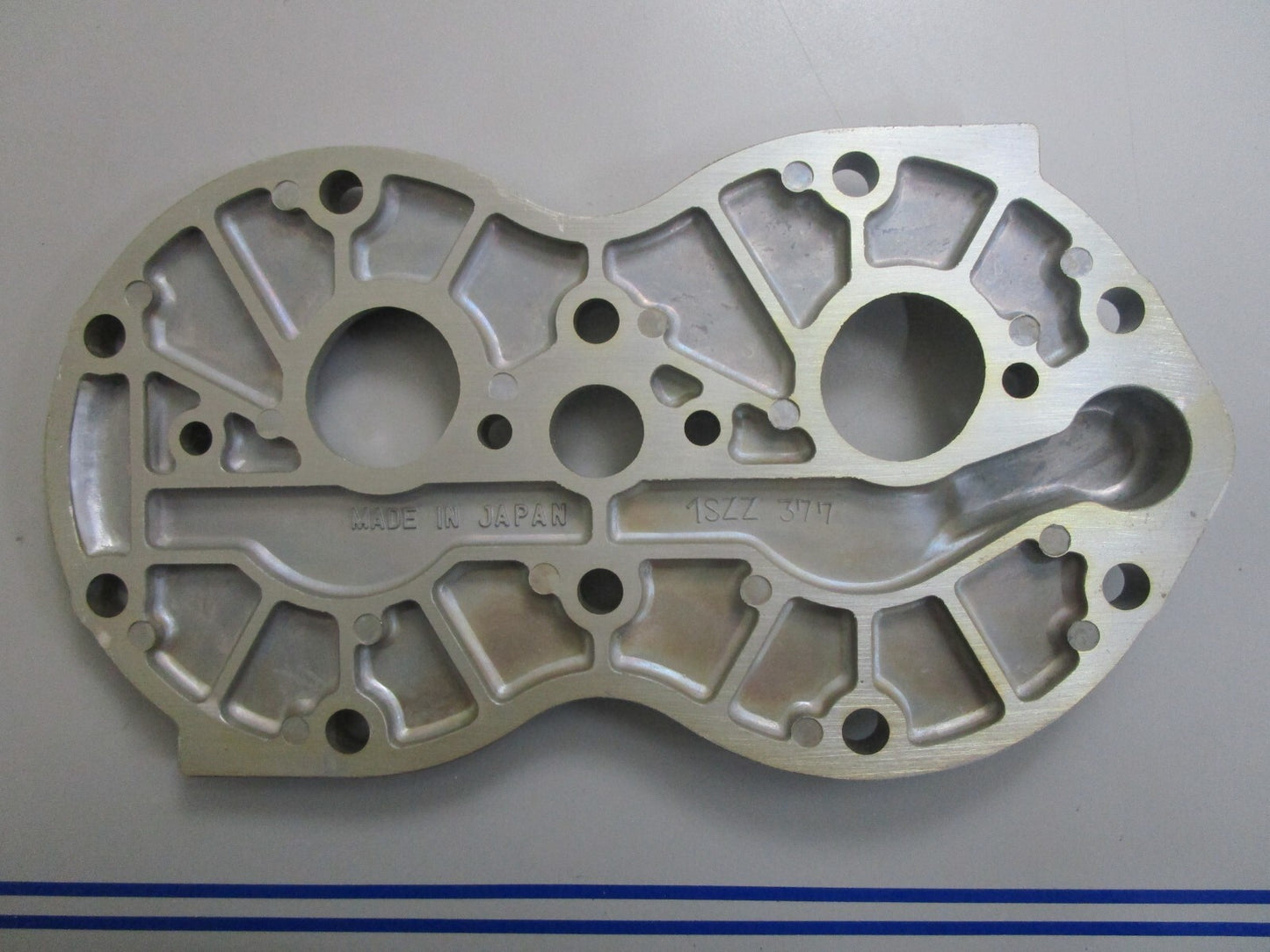 *NEW OEM* 0820 Suzuki Cylinder Head Cover 11161-94301-02M