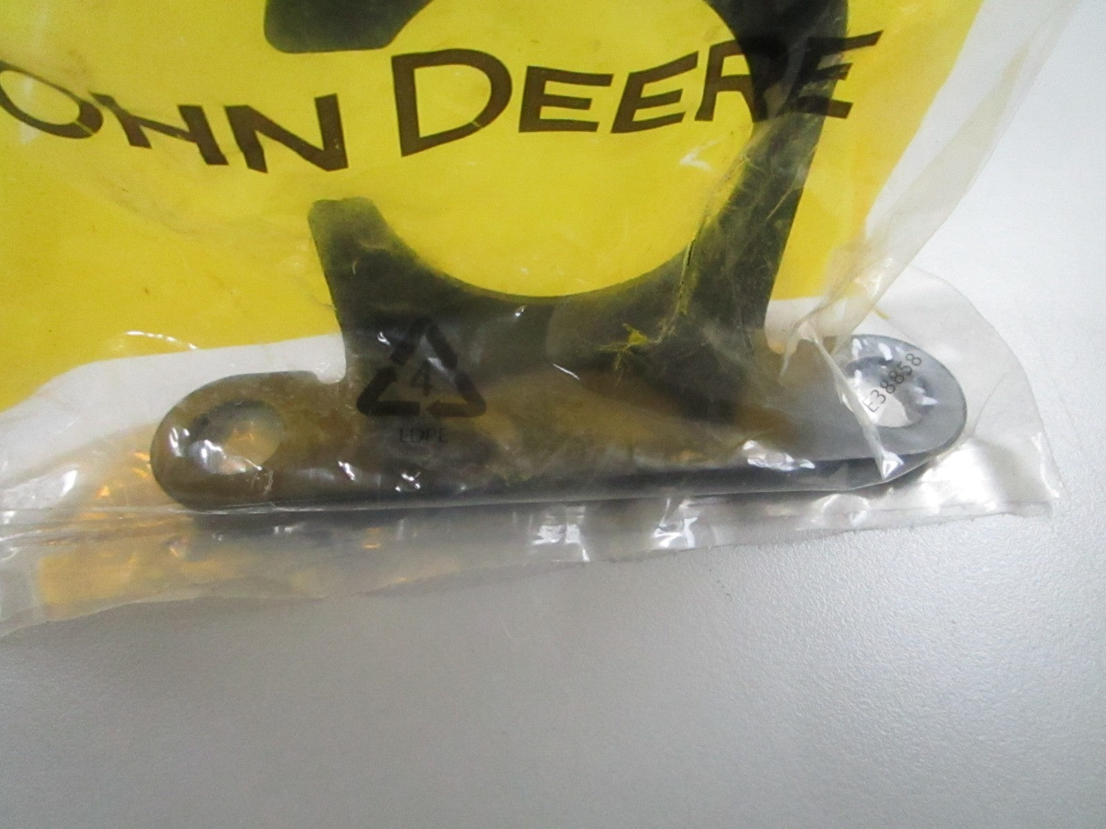 *NEW OEM* 0810 John Deere Retainer SU46688