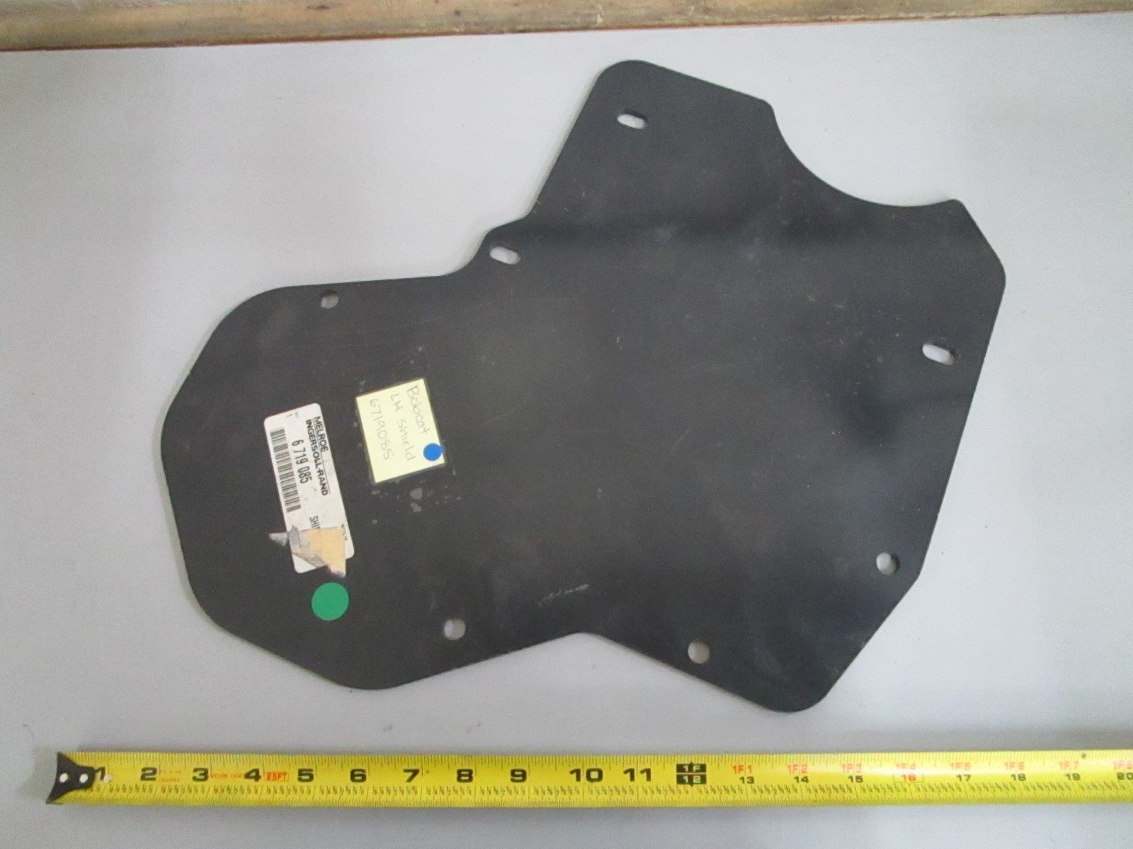 *NEW OEM* 0820 Bobcat LH Shield 6719085