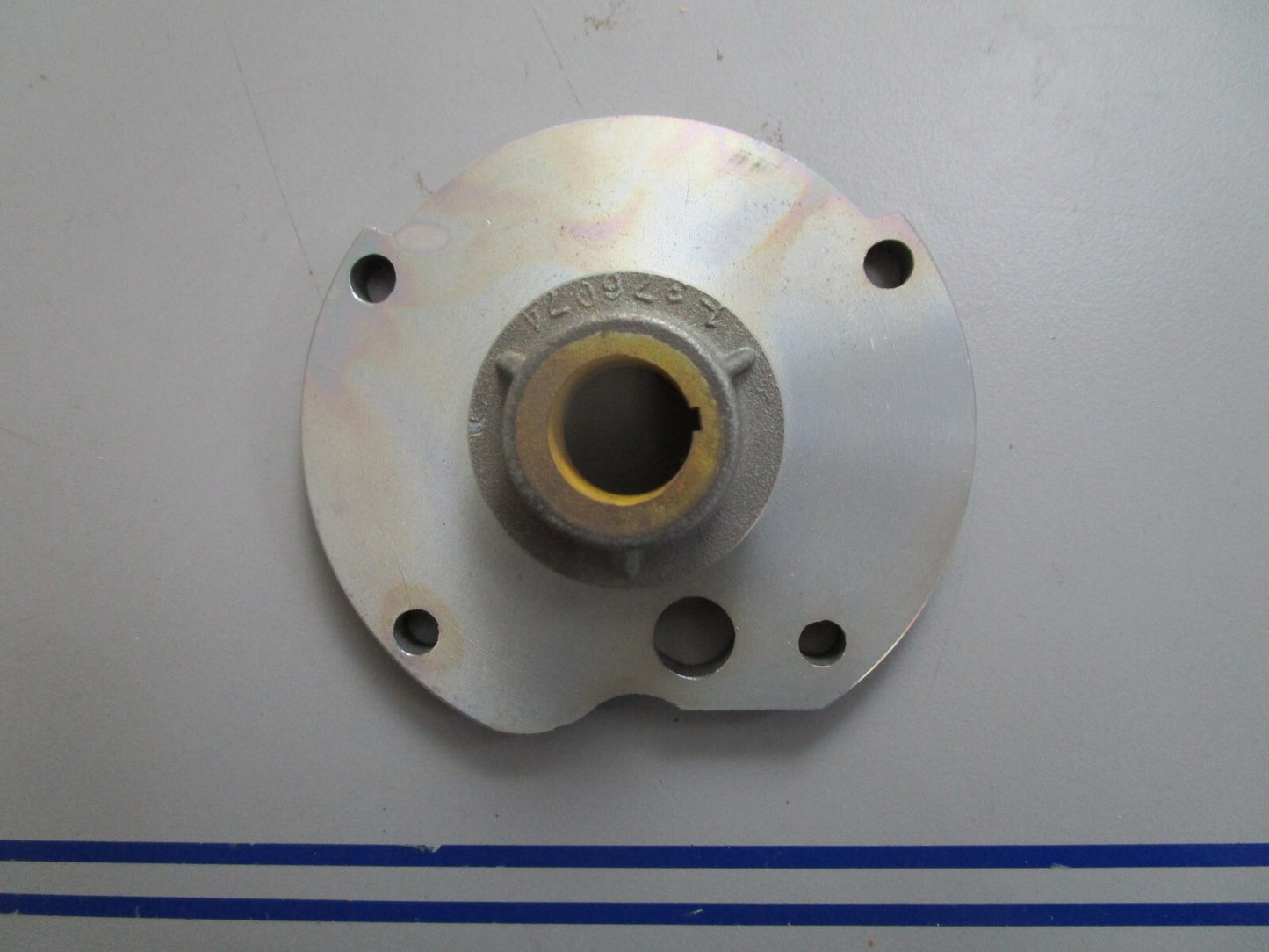 *NEW OEM* 0820 OMC Johnson Evinrude Bearing Housing 377186 0377186