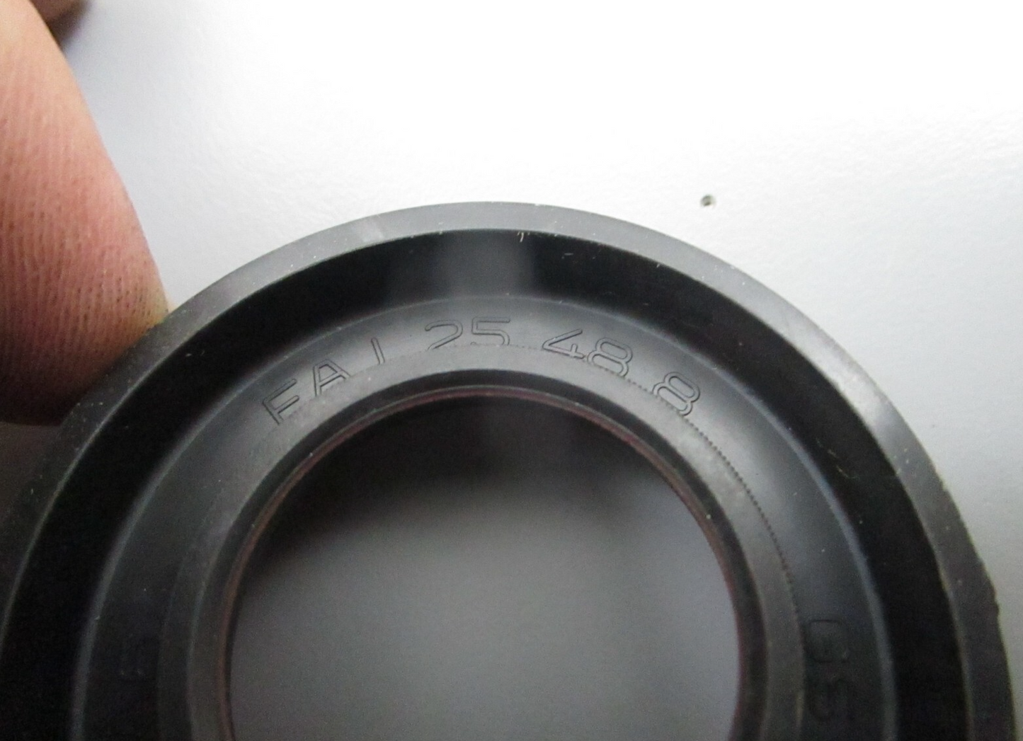 *NEW OEM* 0810 Mercury Quicksilver Oil Seal 26-16714M