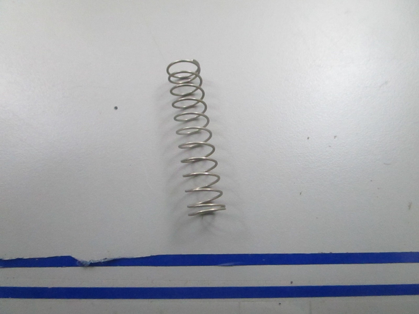 *NEW OEM* 0810 OMC Johnson Evinrude Spring 336447 0336447