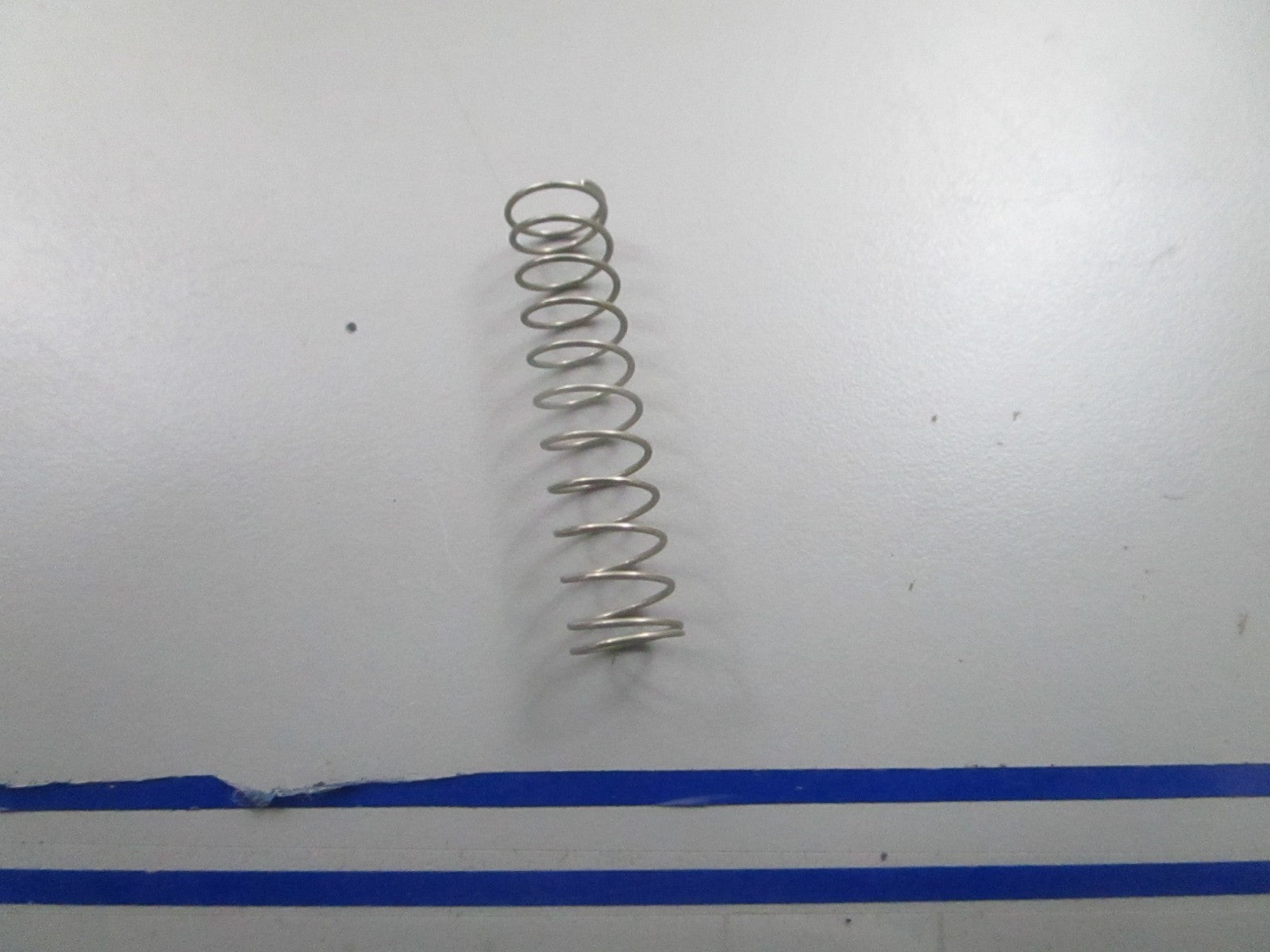 *NEW OEM* 0810 OMC Johnson Evinrude Spring 336447 0336447