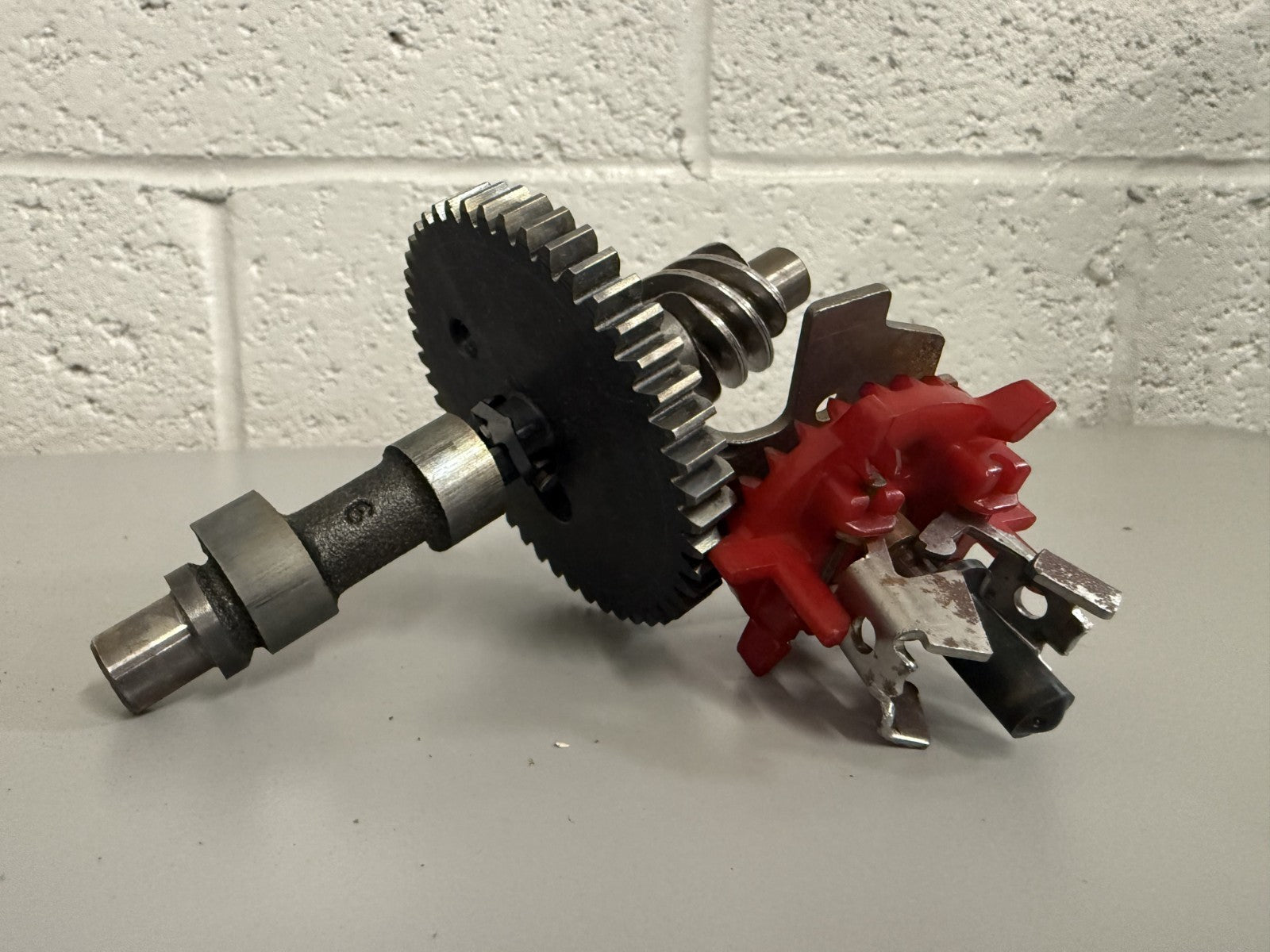 NEW OEM 492670 Briggs & Stratton Camshaft 0820