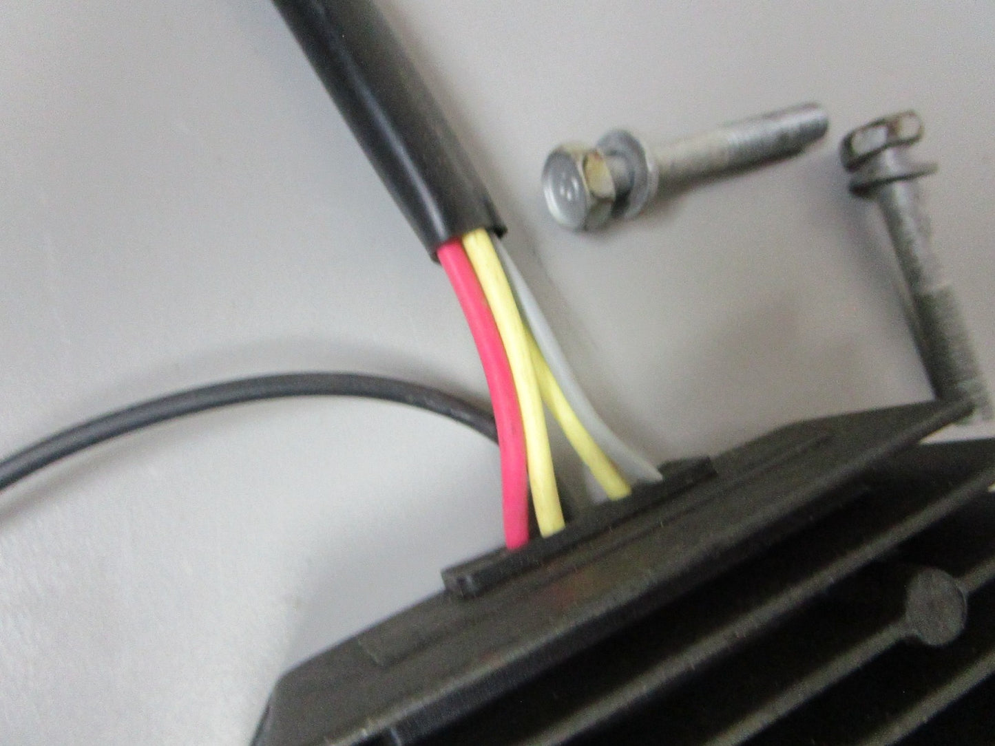 *NEW OEM* 0720 Yamaha Regulator Rectifier 65W-81960-10-00 65W-81960-00-00