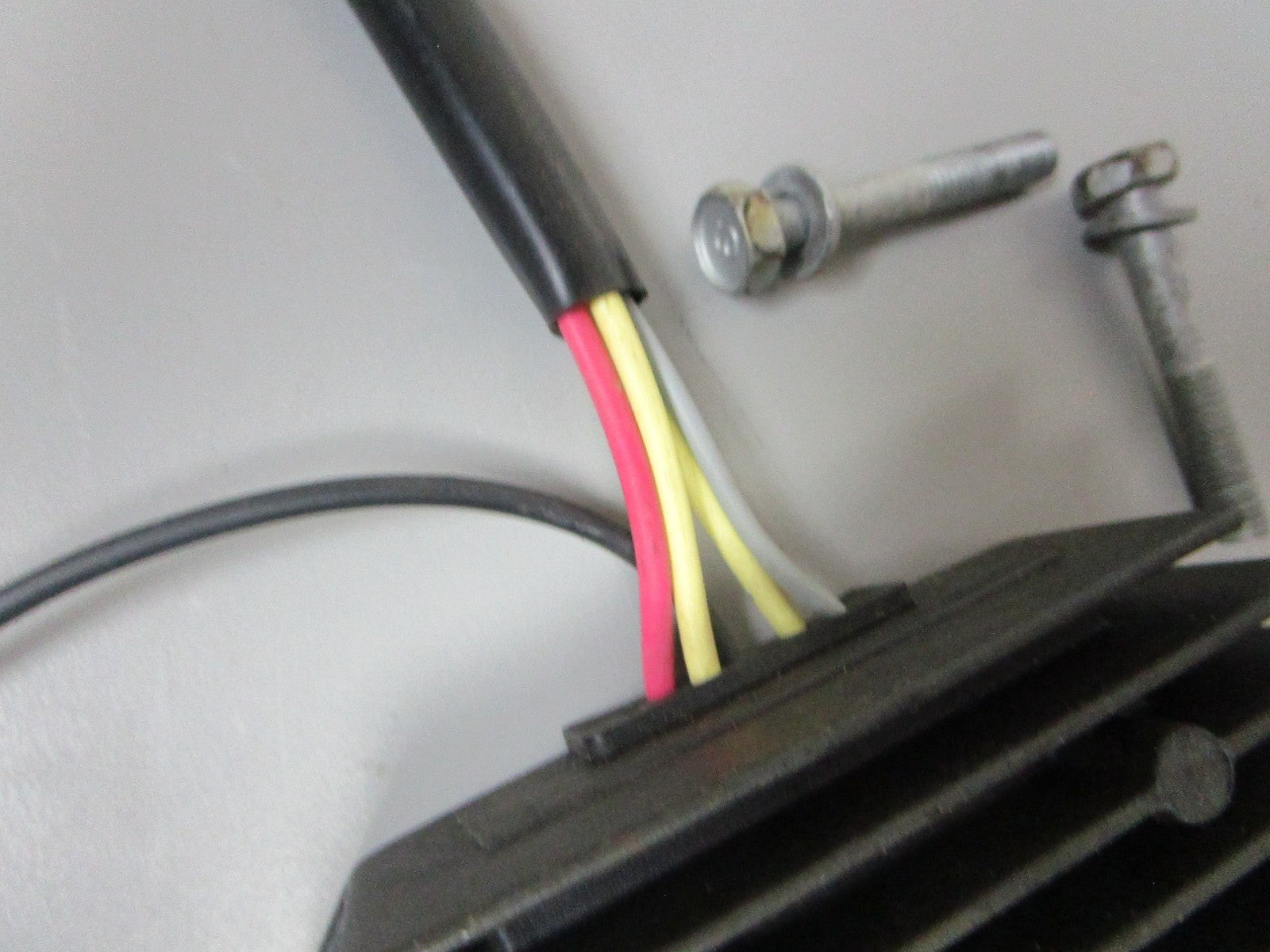 *NEW OEM* 0720 Yamaha Regulator Rectifier 65W-81960-10-00 65W-81960-00-00