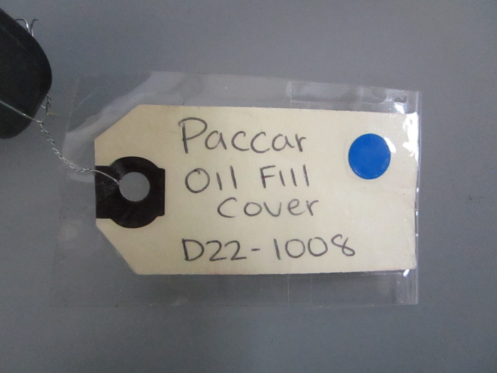 NEW OEM D22-1008 Paccar Oil Fill Cover 0820