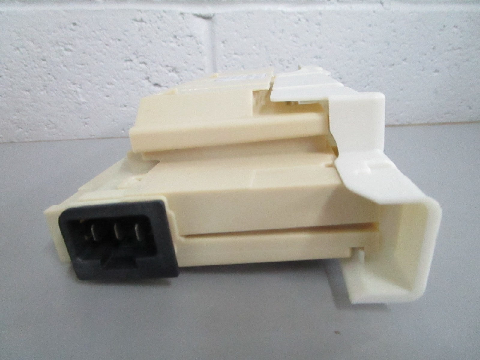 *NEW OEM* 0820 Bosch Power Module 12016882
