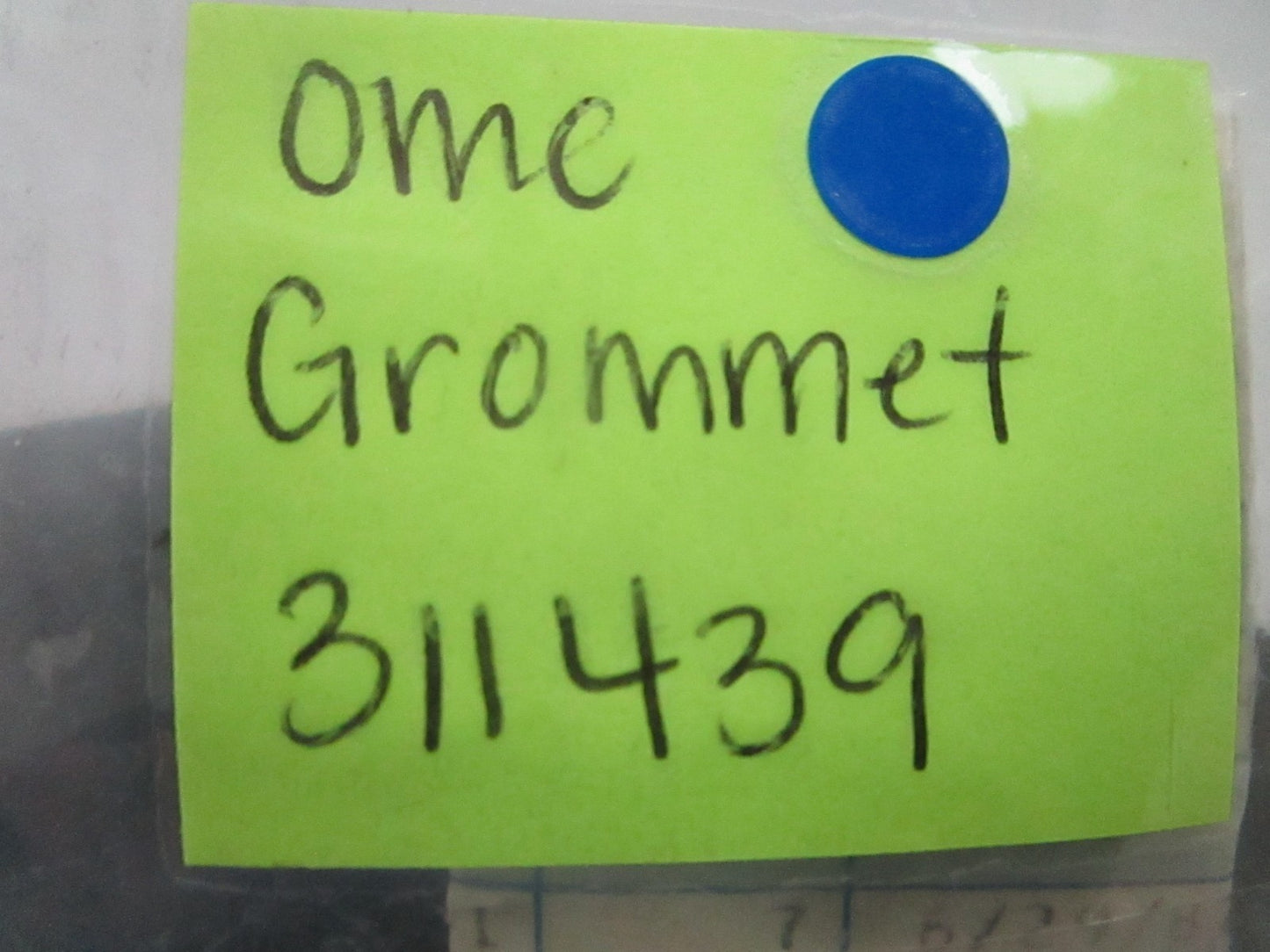 *NEW OEM* 0810 OMC Johnson Evinrude Grommet 311439 0311439