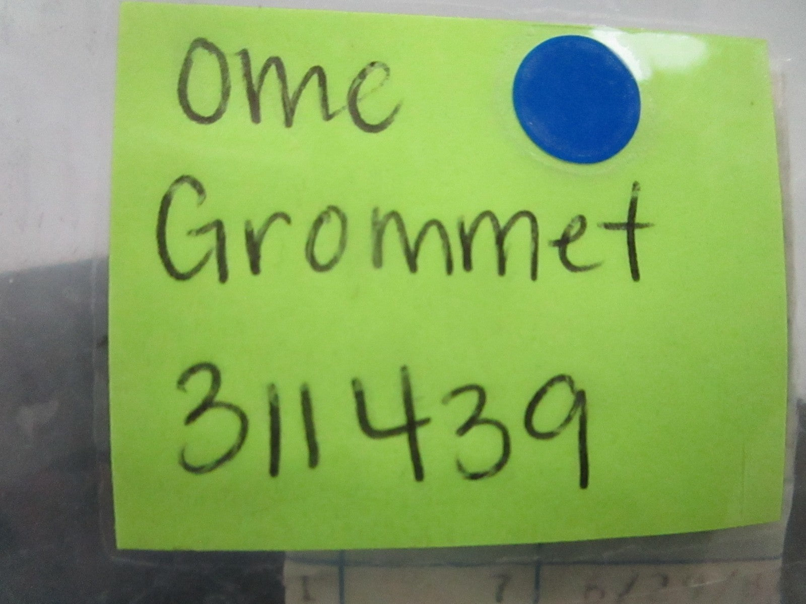 *NEW OEM* 0810 OMC Johnson Evinrude Grommet 311439 0311439