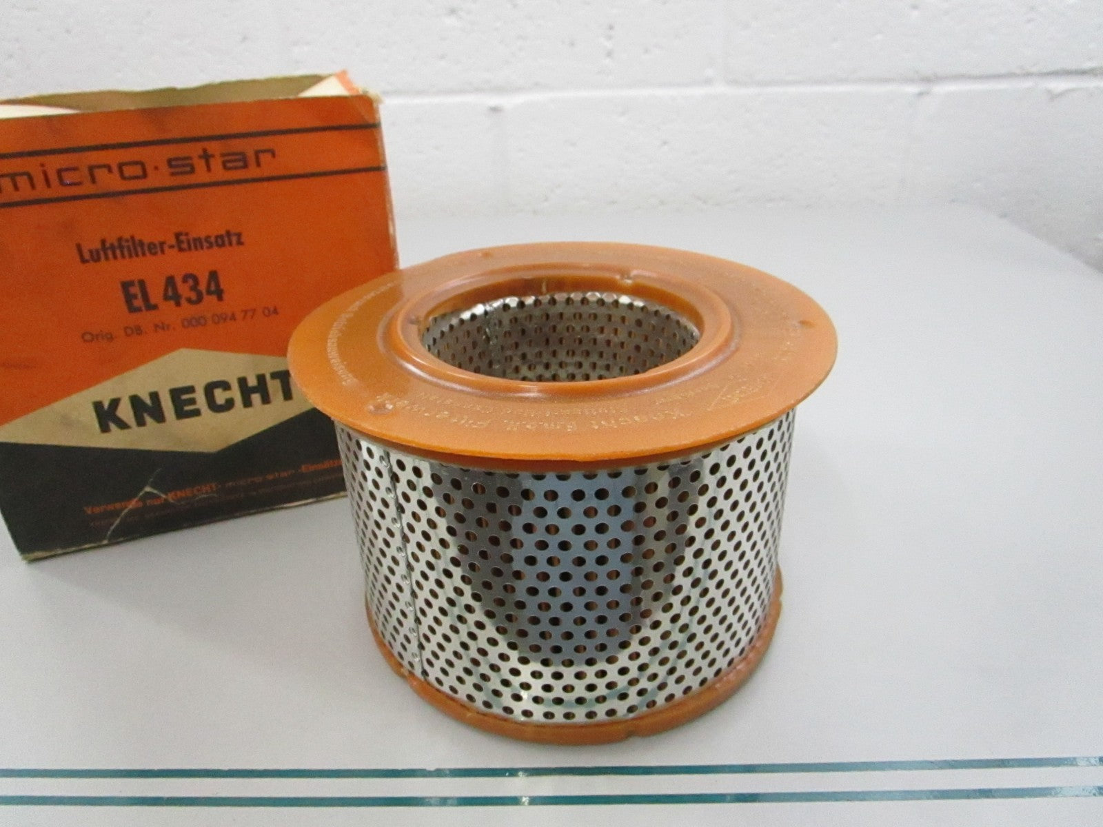 NEW OEM 000947704 EL434 Mercedes-Benz Knecht Air Filter 0810