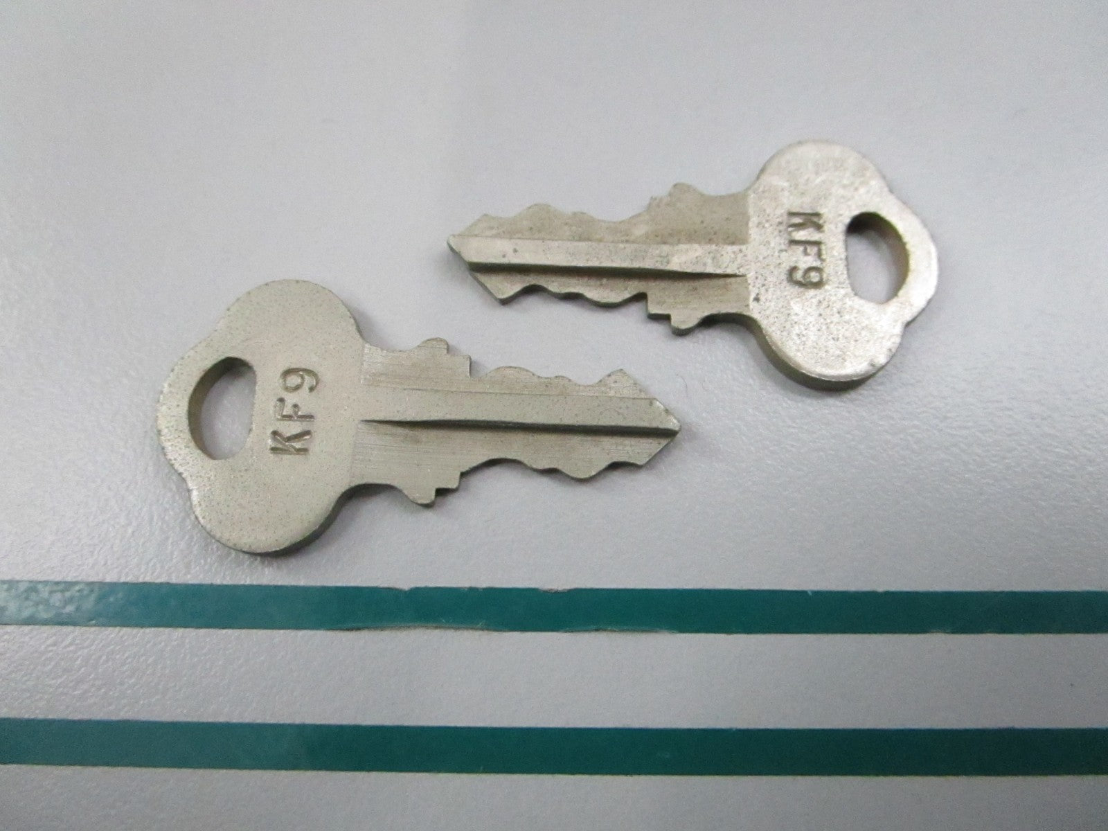 NEW OEM (LOT OF 2) 501524 05015274 OMC Johnson Evinrude KF9 Ignition Key 0810