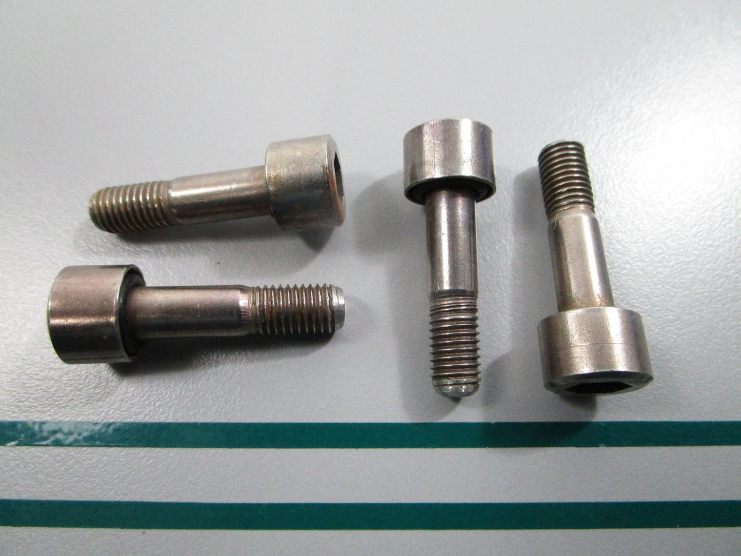 NEW OEM (LOT OF 4) 314733 0314733 OMC Johnson Evinrude Screw 0810