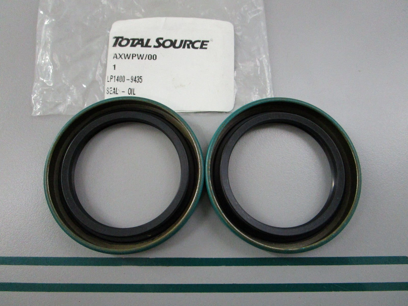 NEW (LOT OF 2) LP1400-9435 For: LPM Total Source Oil Seal 0810