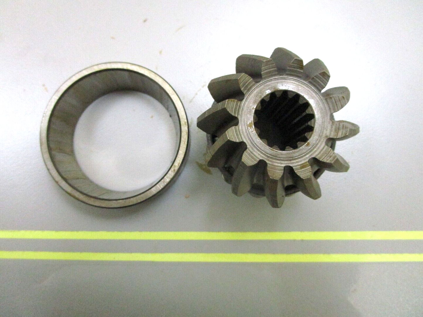 *NEW OEM* 0750 OMC Johnson Evinrude PINION GEAR & BEARING 375835 0375835