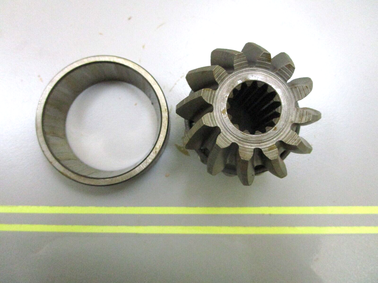 *NEW OEM* 0750 OMC Johnson Evinrude PINION GEAR & BEARING 375835 0375835