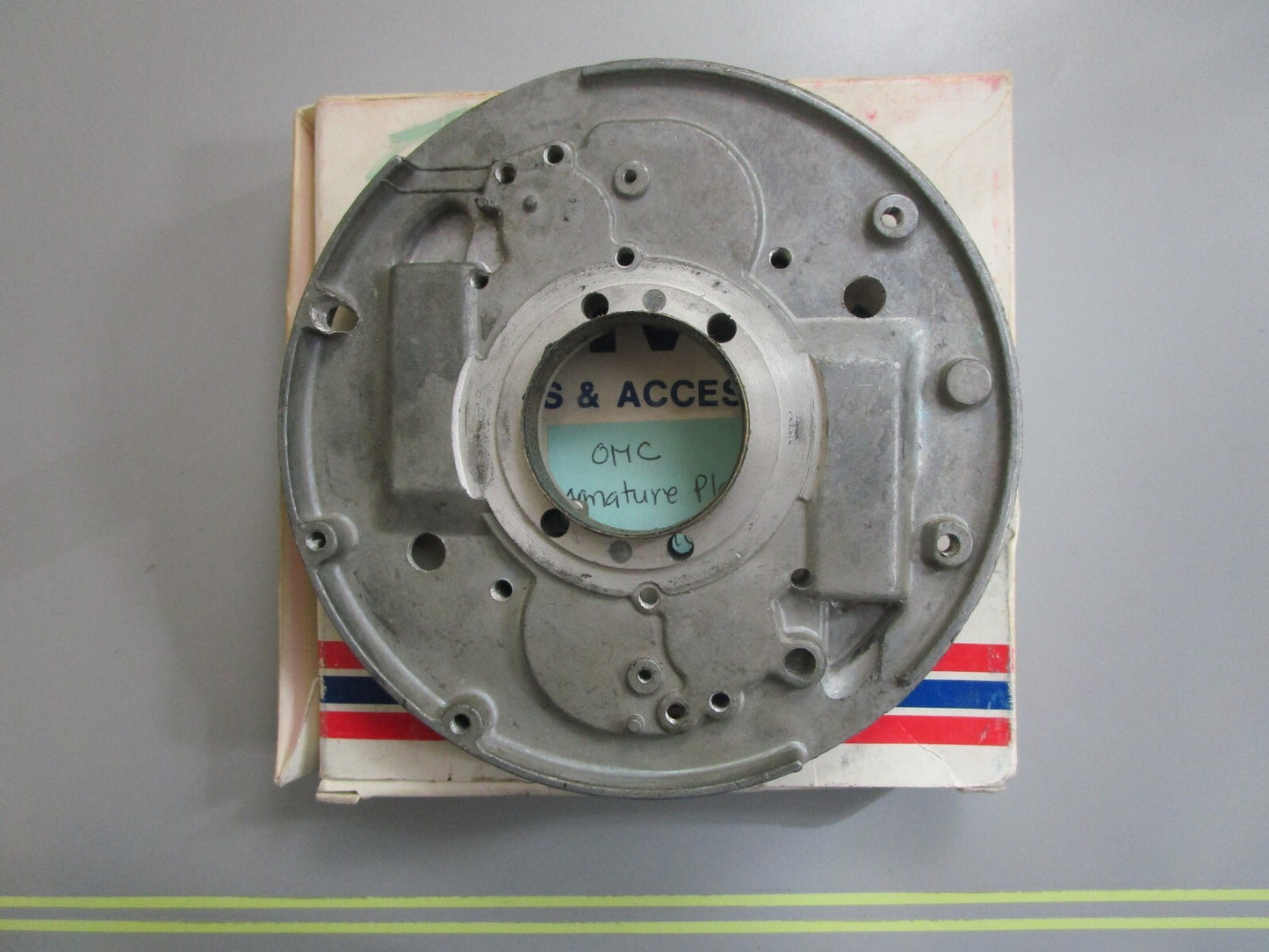 *NEW OEM* 0820 OMC Johnson Evinrude Armature Plate 584810 0584810